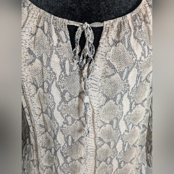 G.Riggeri Women's 100% Silk Snake Blouse Long Sleeve Beige Brown Size M Italy - Picture 3 of 7